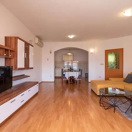 Comfortable Near The Sea