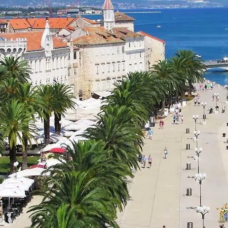 Apartment Comfortable Near The Sea Trogir