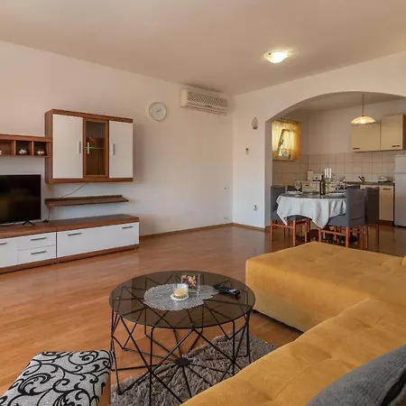 Comfortable Near The Sea *