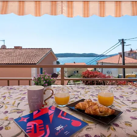 Comfortable Near The Sea Apartman Trogir