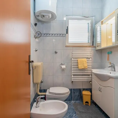 Comfortable Near The Sea Apartman *