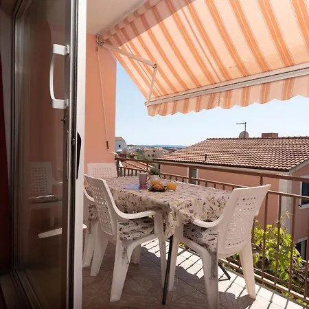 Comfortable Near The Sea Apartman Trogir