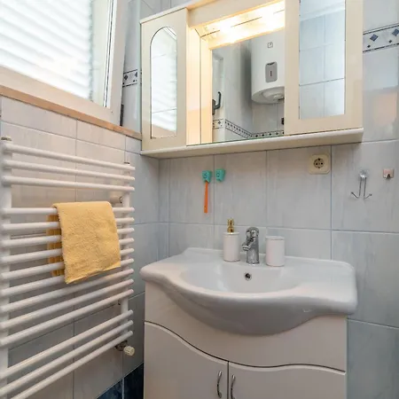 Comfortable Near The Sea Apartman *