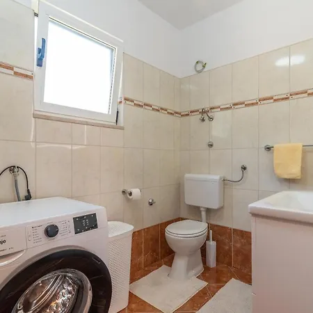 Comfortable Near The Sea Apartman
