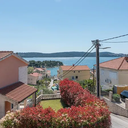 Comfortable Near The Sea Apartman Trogir