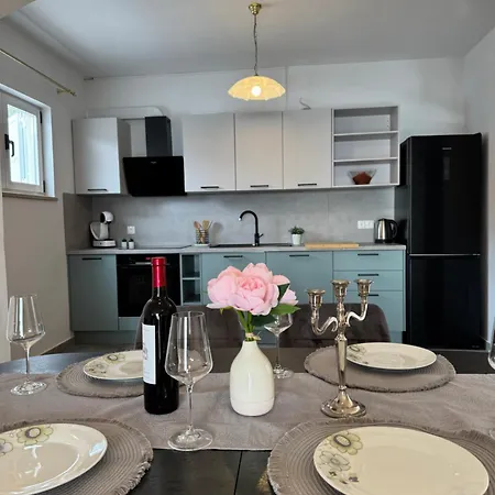 Comfortable Near The Sea Apartman *