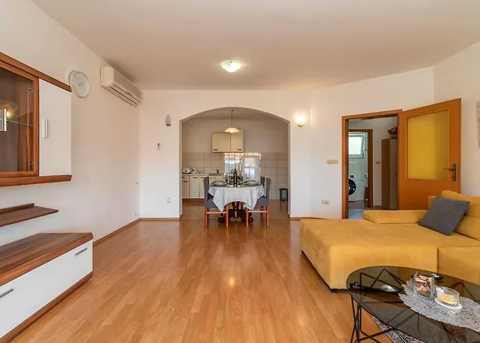 Comfortable Near The Sea *