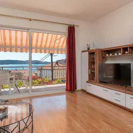 Apartment Comfortable Near The Sea