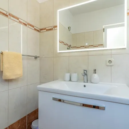 Apartment Comfortable Near The Sea Trogir