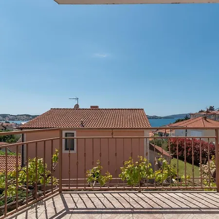 Apartment Comfortable Near The Sea